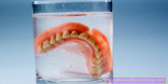 Cleaning of dentures with vinegar